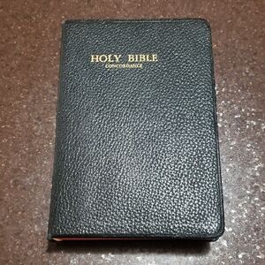 Holy Bible Red Letter Edition Zip Around KJV World Publishing Concordance Black